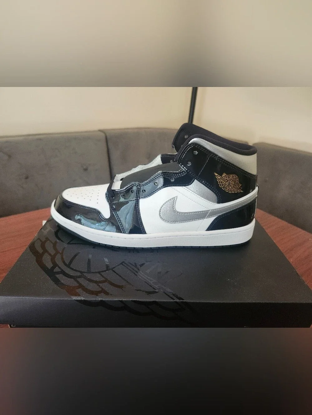 Nike Air Jordan 1 Mid SE